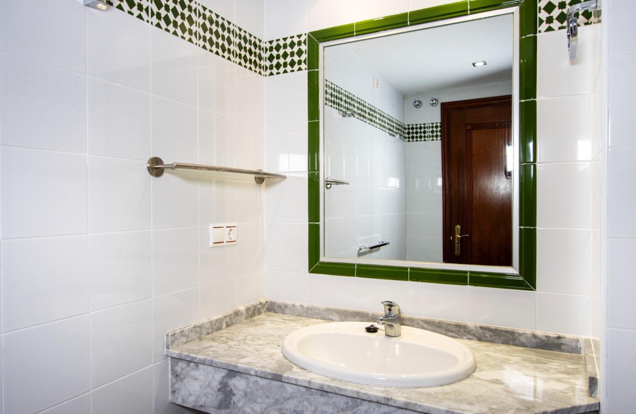 Resale - Apartment / flat -
Torrevieja - Torrevieja Centro