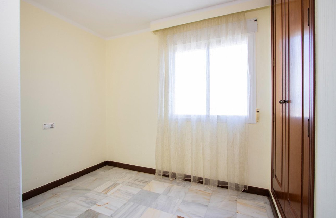 Resale - Apartment / flat -
Torrevieja - Torrevieja Centro