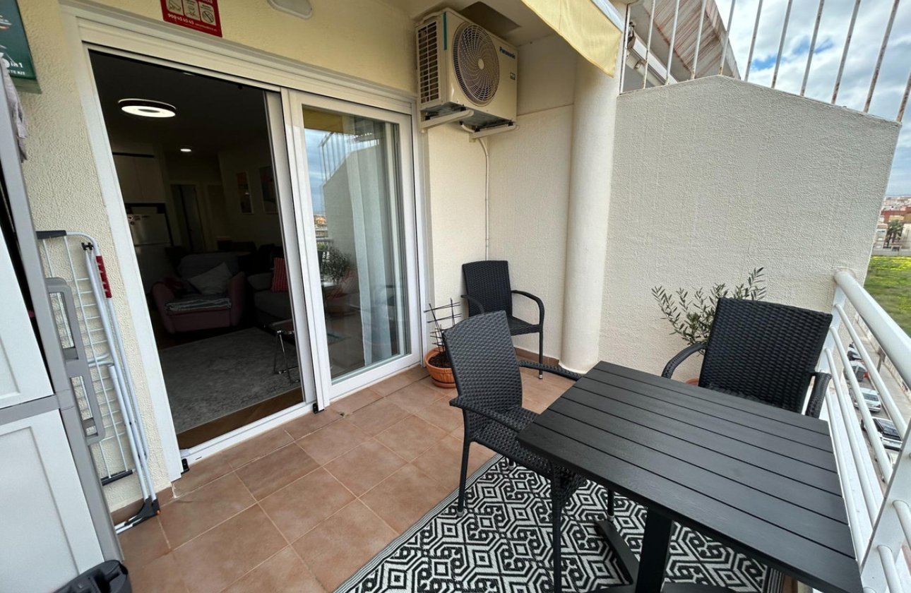 Resale - Apartment / flat -
Torrevieja - Torrevieja Centro