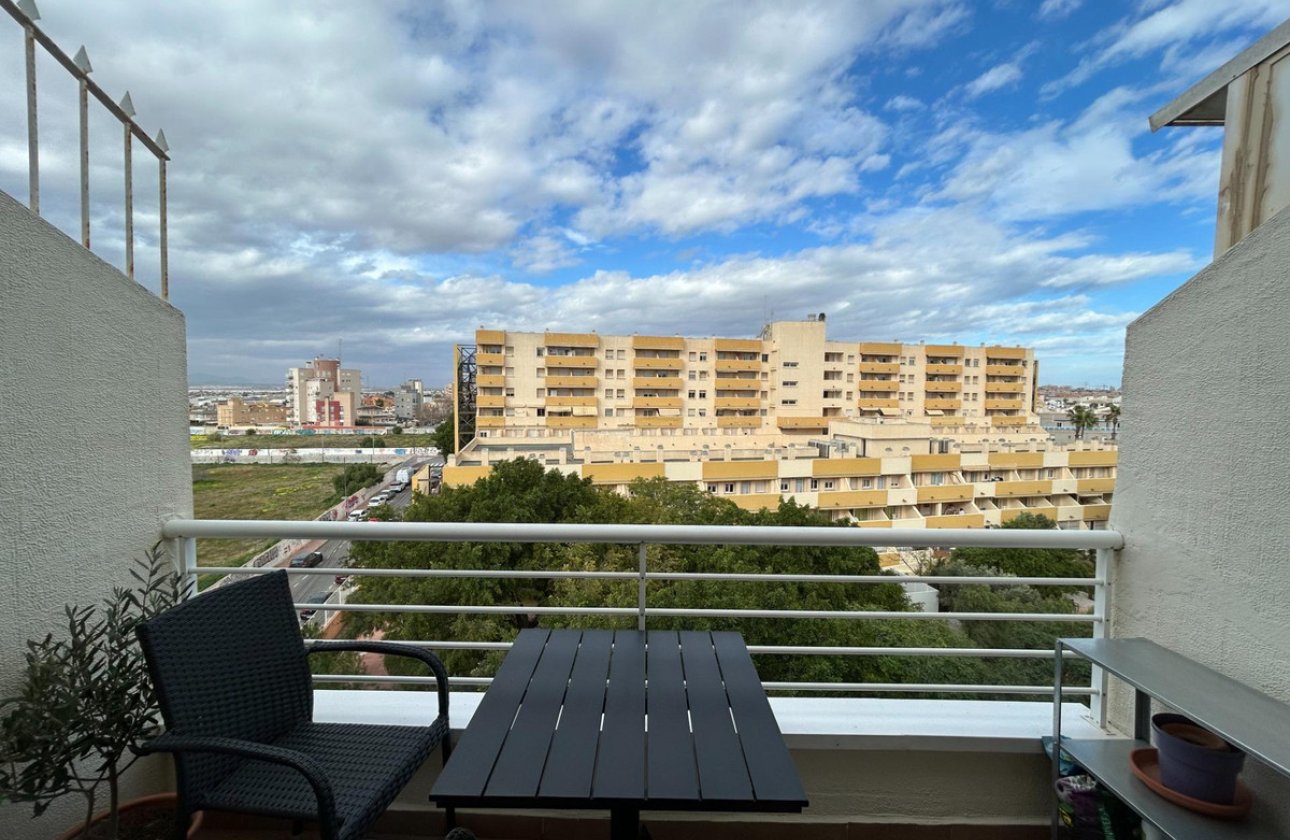 Resale - Apartment / flat -
Torrevieja - Torrevieja Centro
