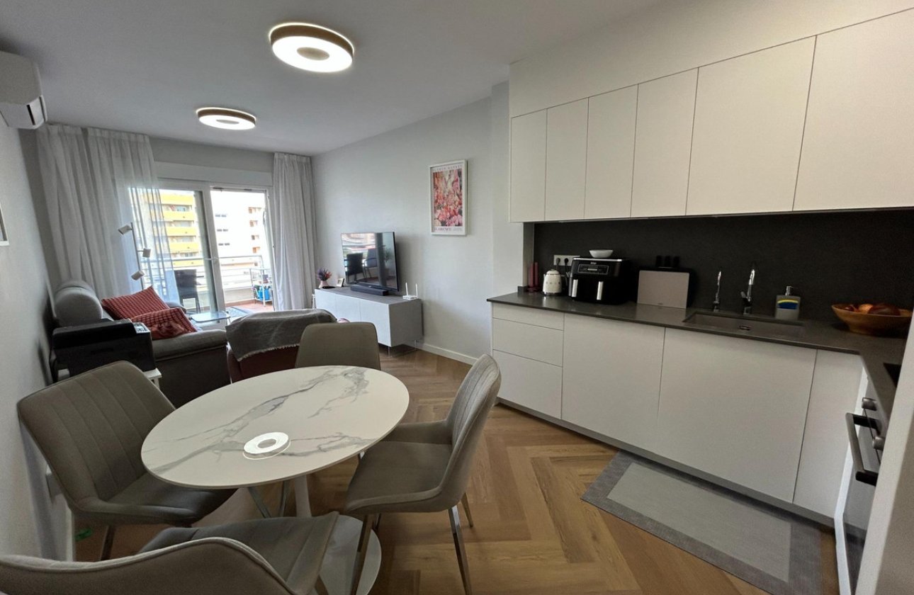 Resale - Apartment / flat -
Torrevieja - Torrevieja Centro