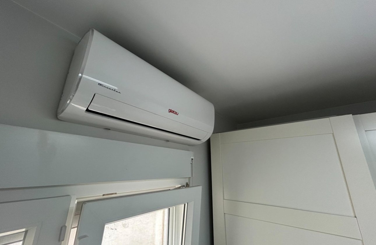 Resale - Apartment / flat -
Torrevieja - Torrevieja Centro