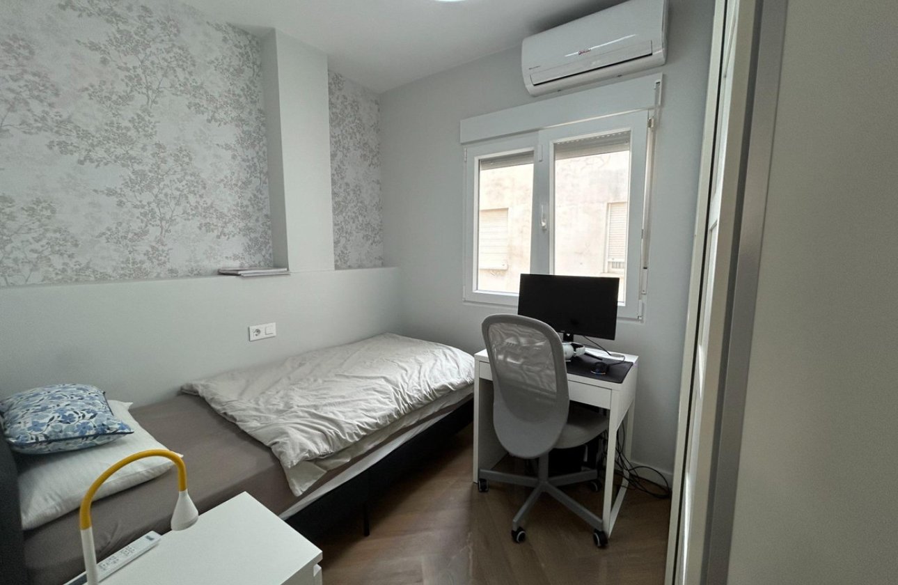 Resale - Apartment / flat -
Torrevieja - Torrevieja Centro