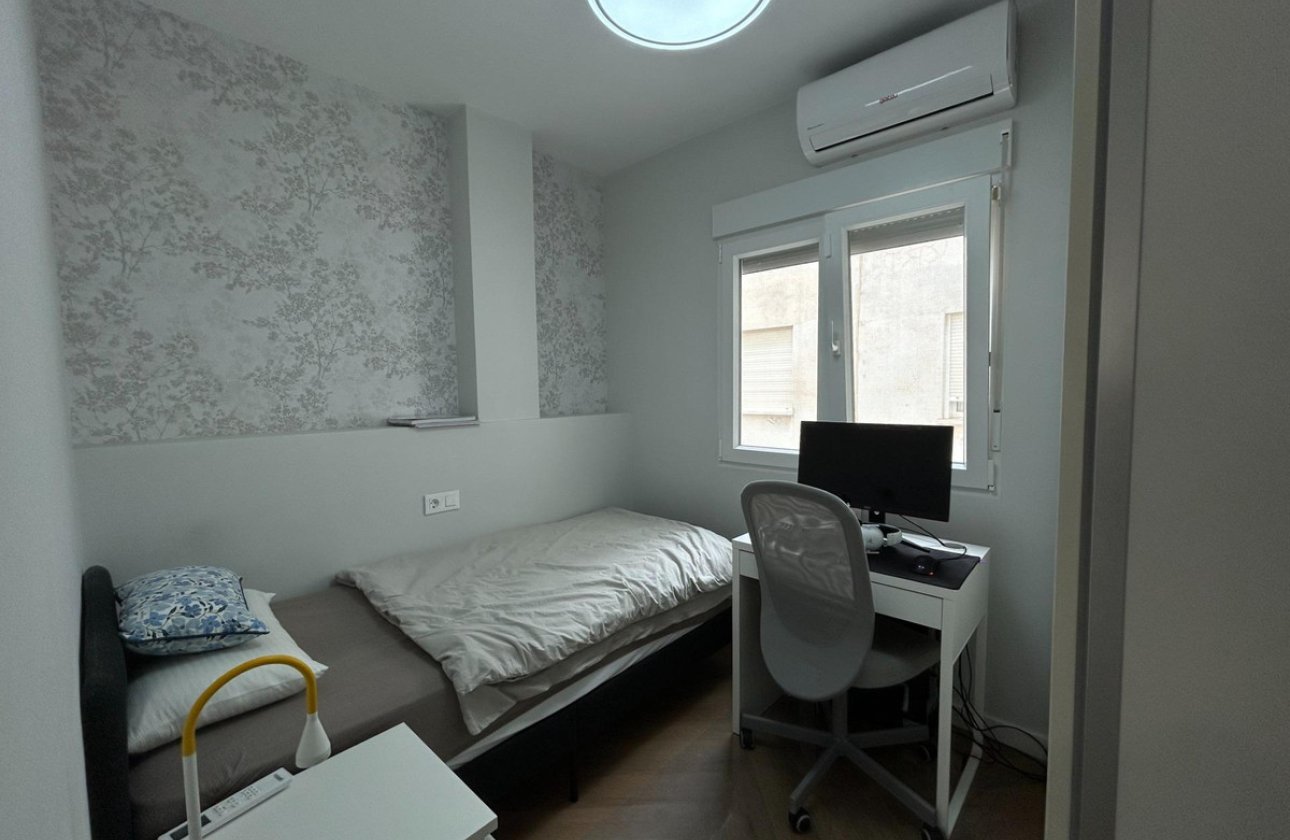 Resale - Apartment / flat -
Torrevieja - Torrevieja Centro