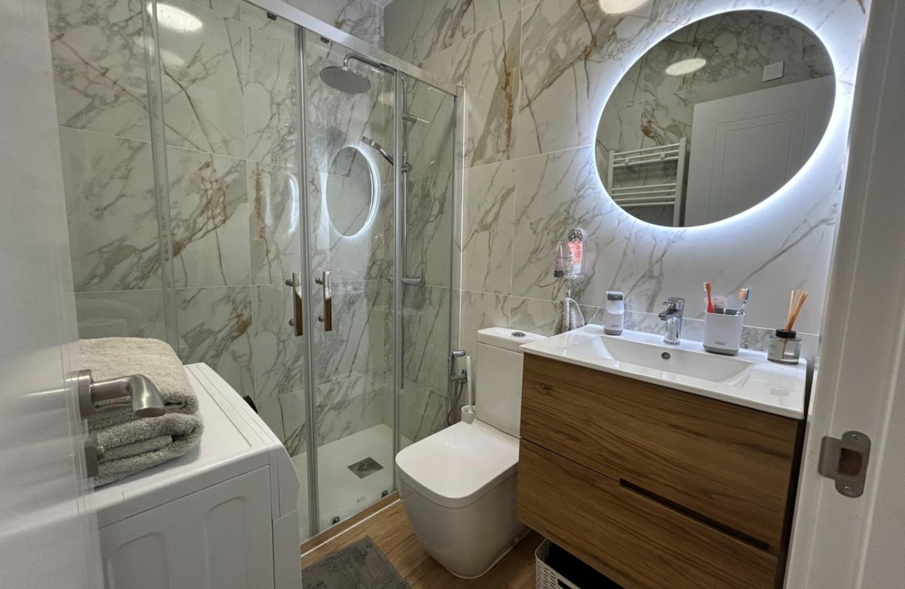 Resale - Apartment / flat -
Torrevieja - Torrevieja Centro