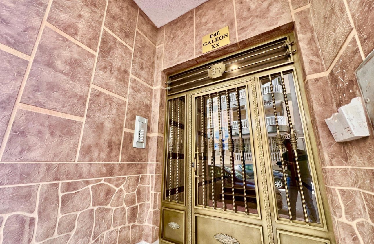 Resale - Apartment / flat -
Torrevieja - Torrevieja Centro