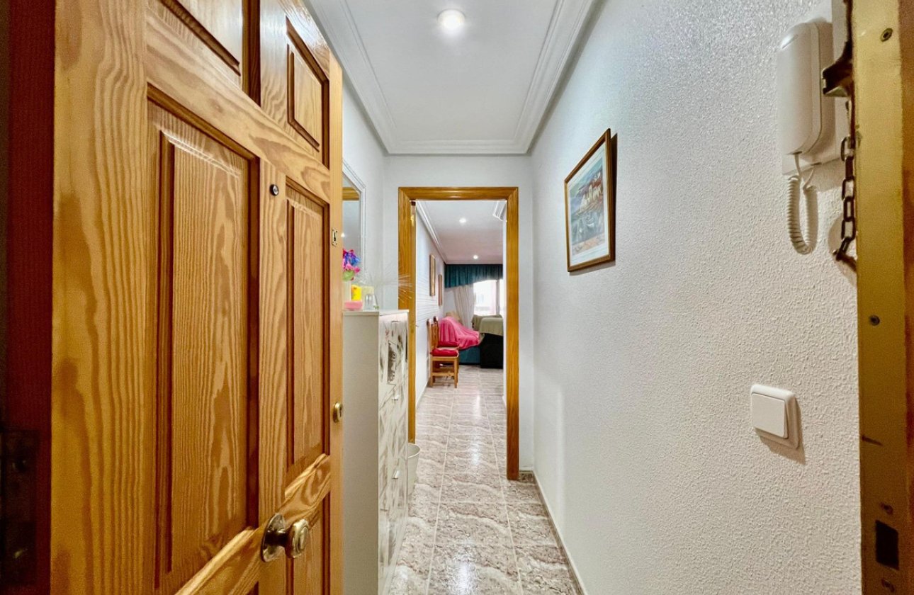 Resale - Apartment / flat -
Torrevieja - Torrevieja Centro