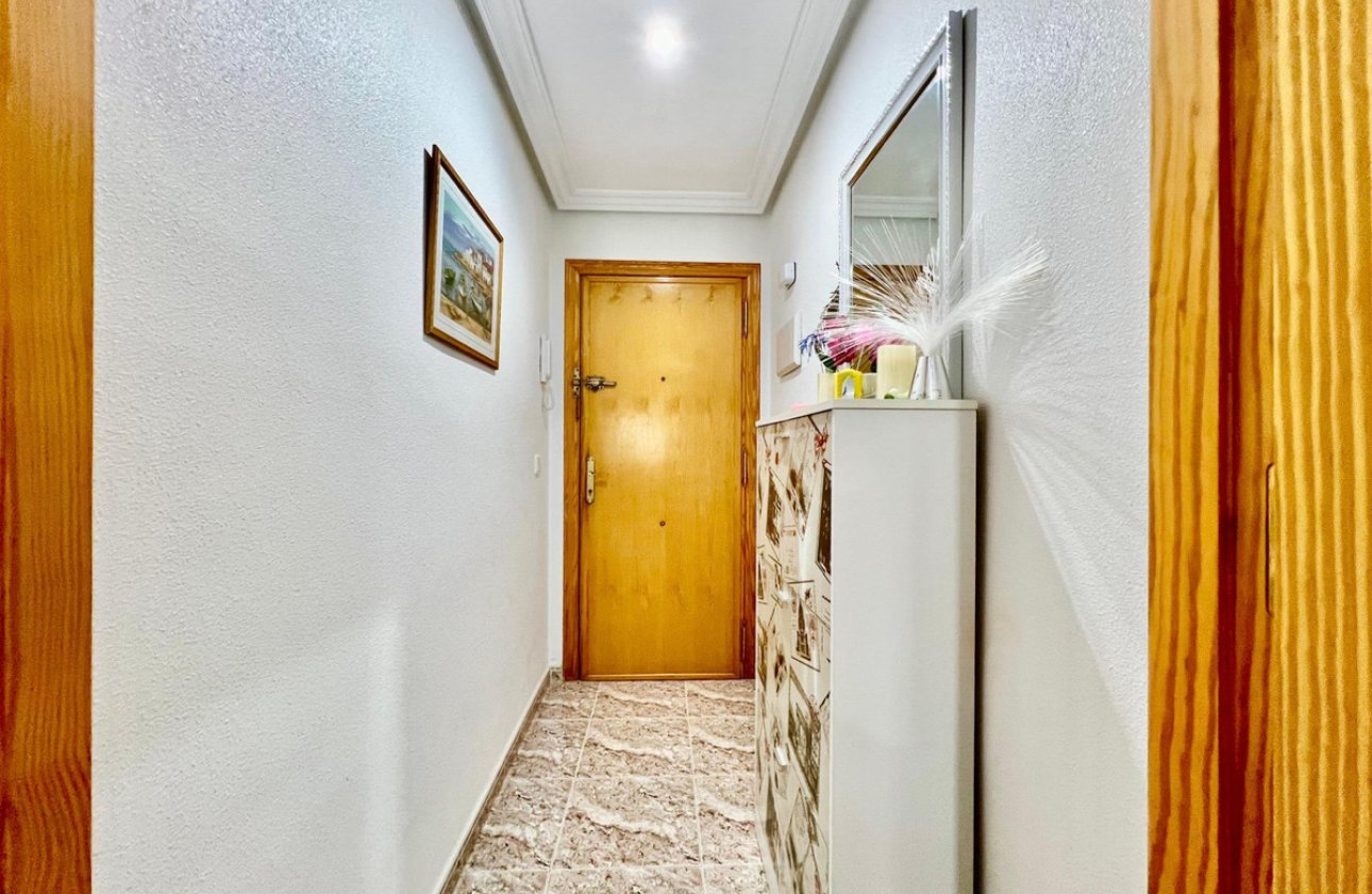 Resale - Apartment / flat -
Torrevieja - Torrevieja Centro