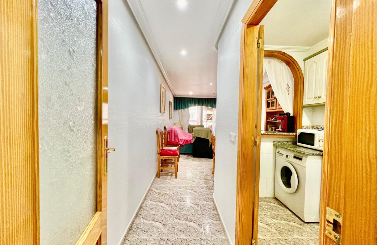 Resale - Apartment / flat -
Torrevieja - Torrevieja Centro