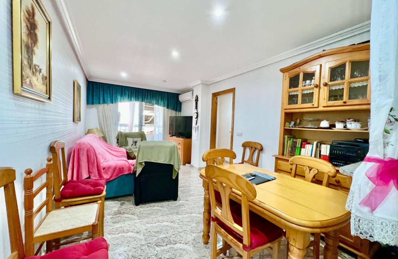 Resale - Apartment / flat -
Torrevieja - Torrevieja Centro