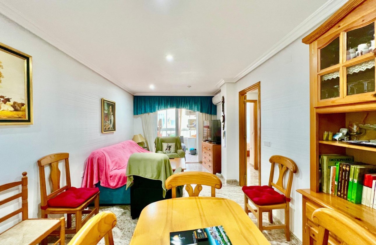 Resale - Apartment / flat -
Torrevieja - Torrevieja Centro