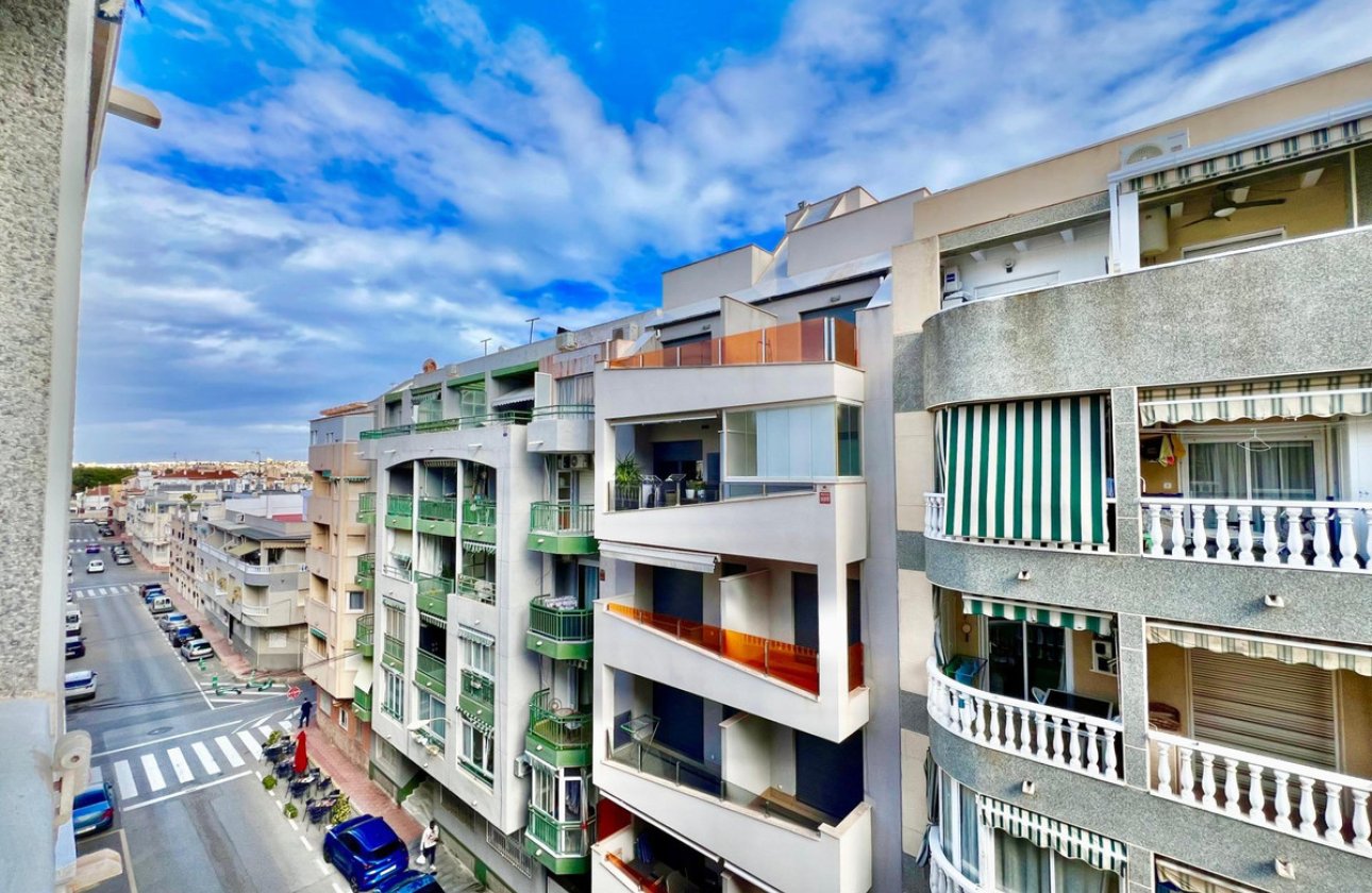 Resale - Apartment / flat -
Torrevieja - Torrevieja Centro