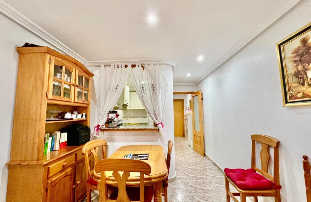 Resale - Apartment / flat -
Torrevieja - Torrevieja Centro