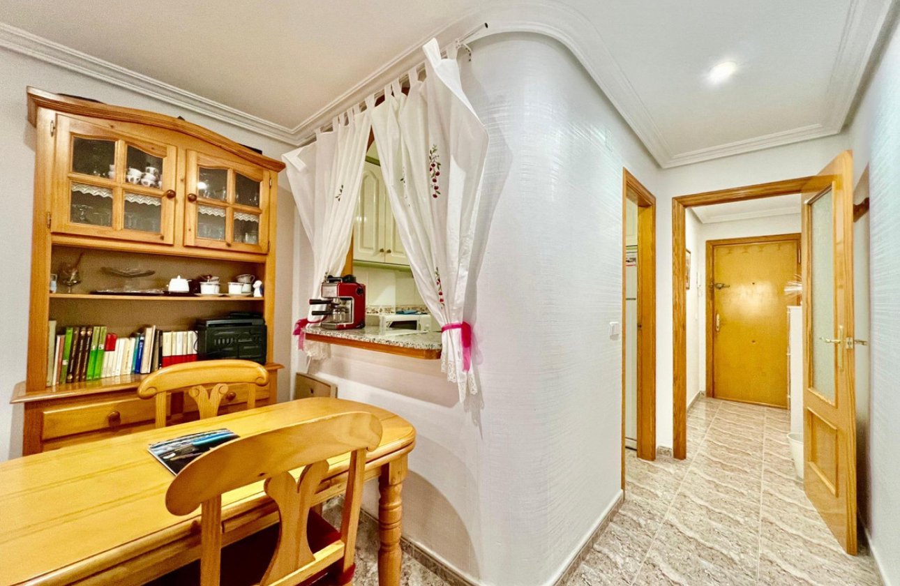 Resale - Apartment / flat -
Torrevieja - Torrevieja Centro