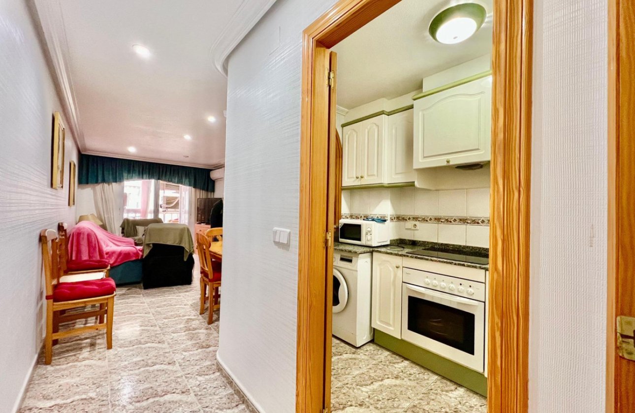 Resale - Apartment / flat -
Torrevieja - Torrevieja Centro