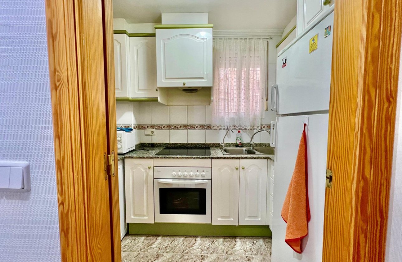 Resale - Apartment / flat -
Torrevieja - Torrevieja Centro