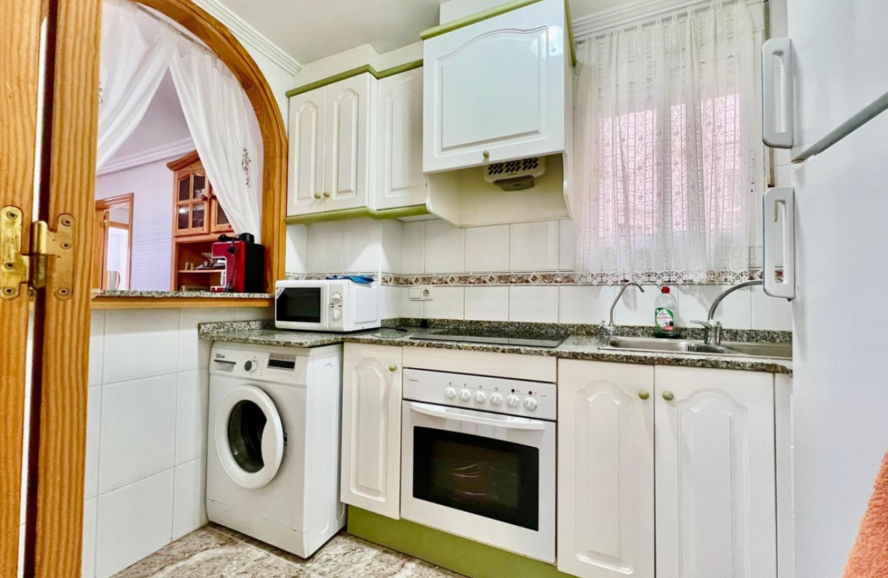 Resale - Apartment / flat -
Torrevieja - Torrevieja Centro