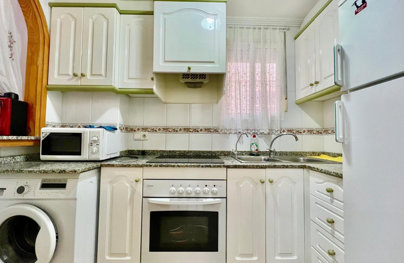 Resale - Apartment / flat -
Torrevieja - Torrevieja Centro