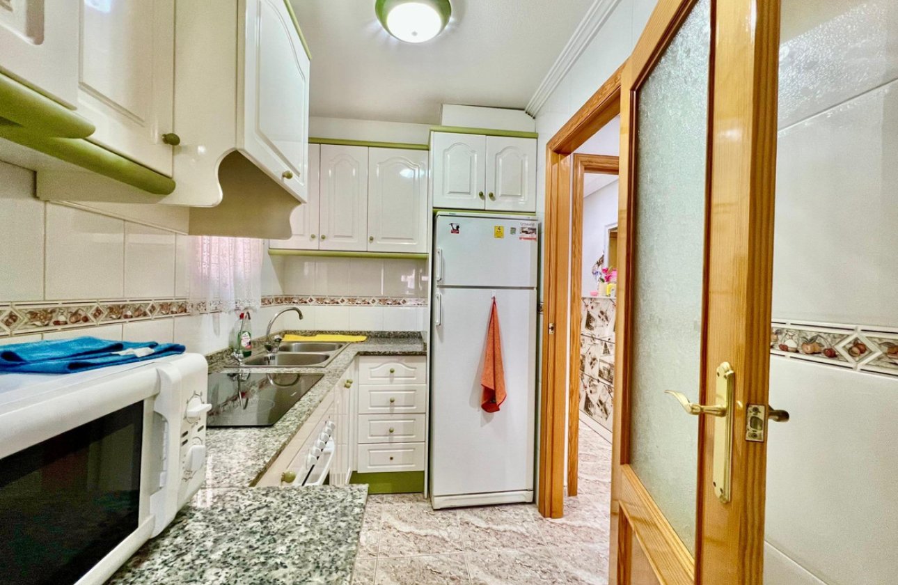 Resale - Apartment / flat -
Torrevieja - Torrevieja Centro