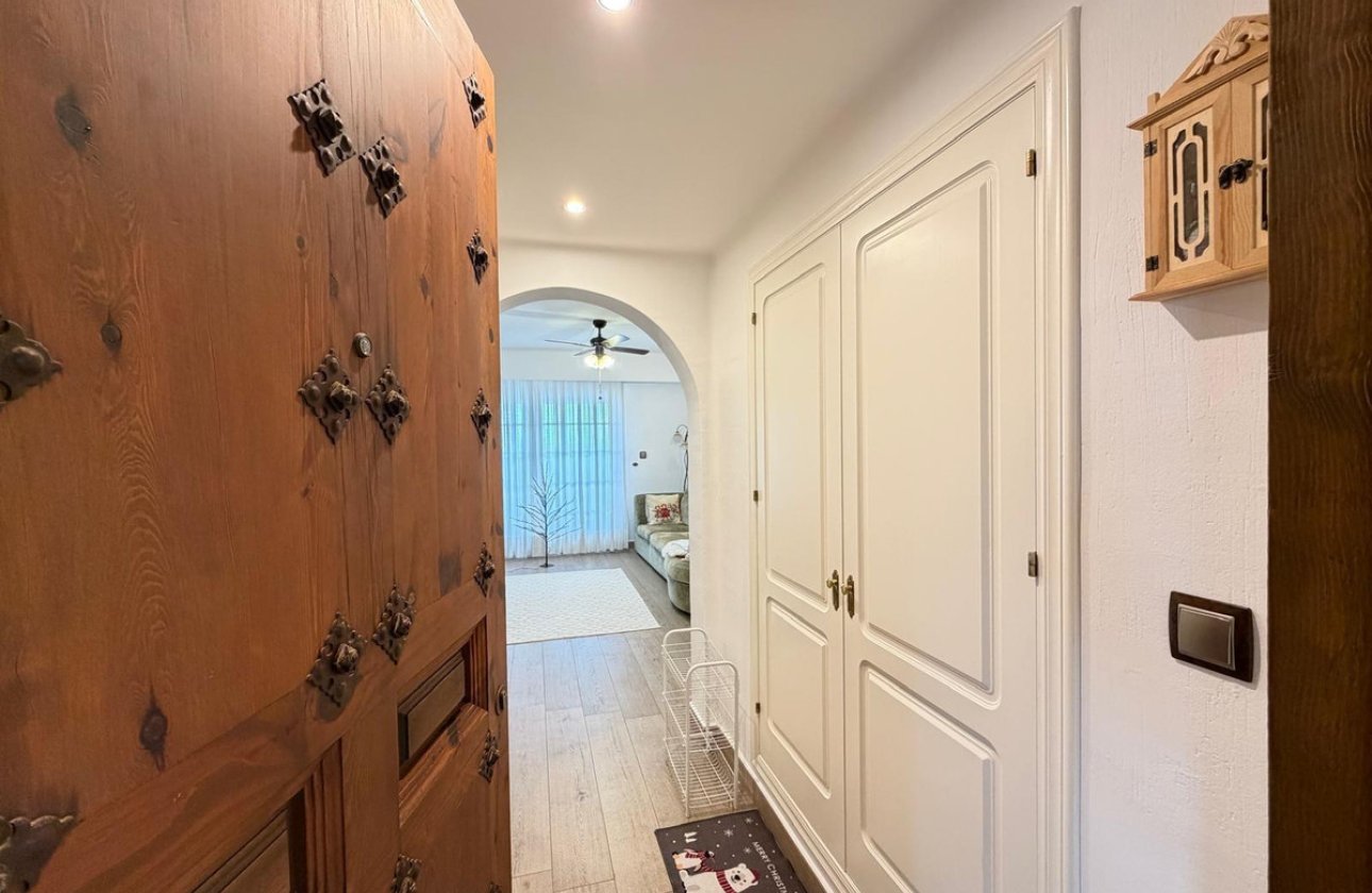 Resale - Apartment / flat -
Torrevieja - Torrevieja Centro