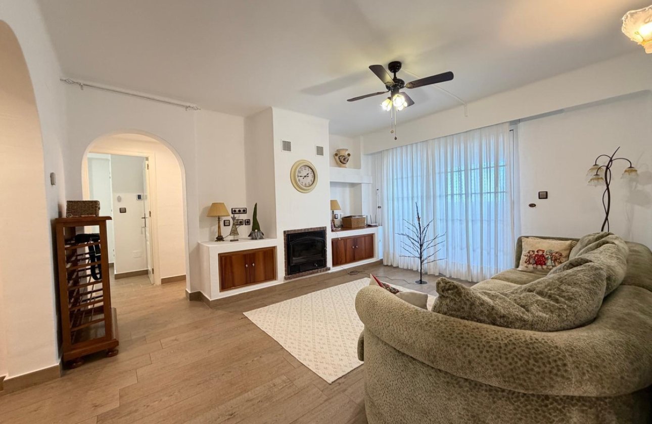 Resale - Apartment / flat -
Torrevieja - Torrevieja Centro