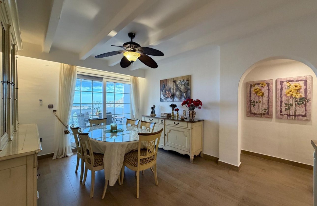 Resale - Apartment / flat -
Torrevieja - Torrevieja Centro