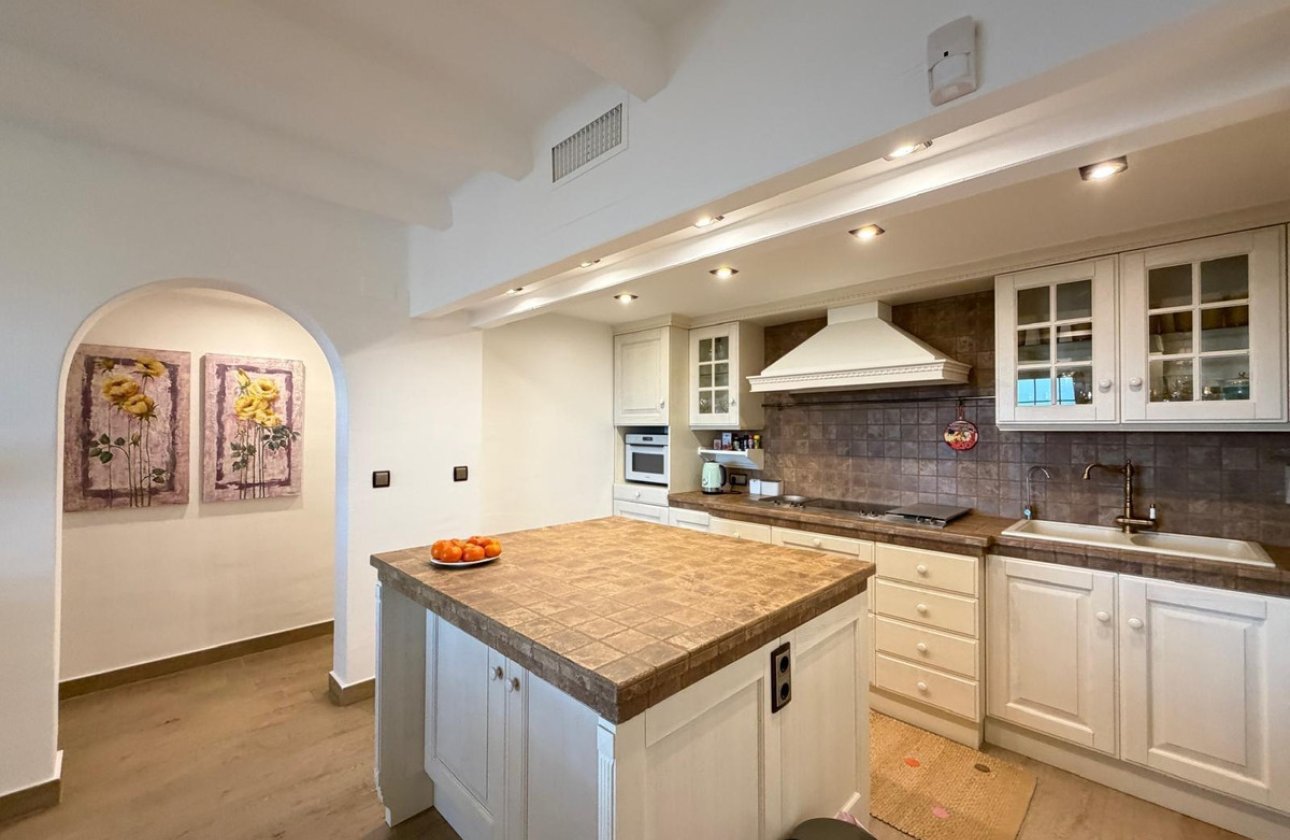 Resale - Apartment / flat -
Torrevieja - Torrevieja Centro