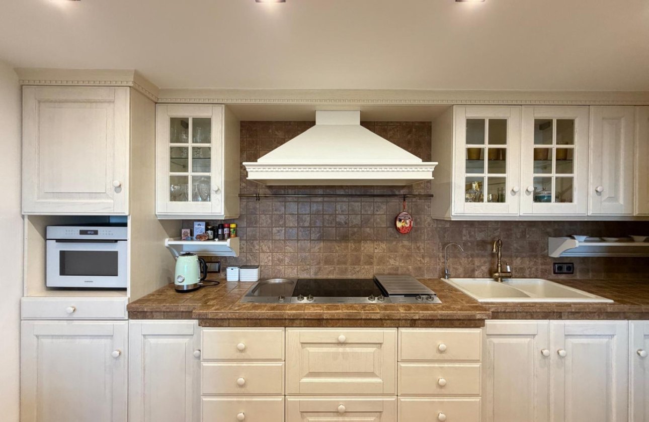 Resale - Apartment / flat -
Torrevieja - Torrevieja Centro