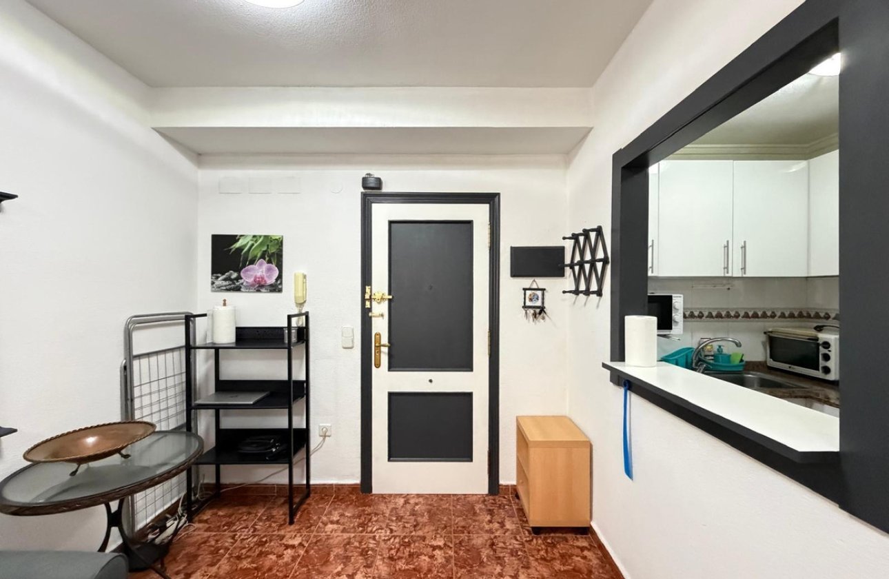 Resale - Apartment / flat -
Torrevieja - Torrevieja Centro