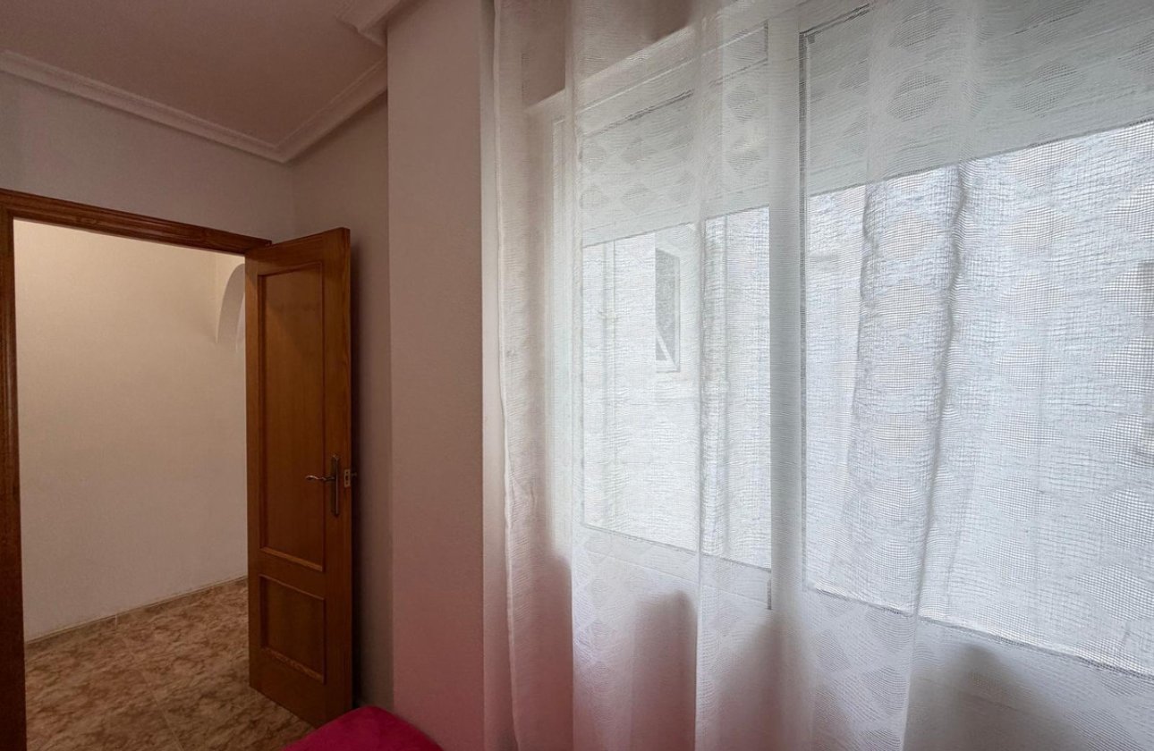 Resale - Apartment / flat -
Torrevieja - Torrevieja Centro