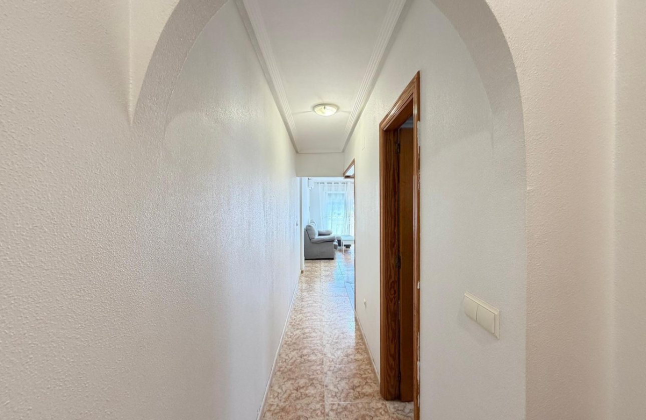 Resale - Apartment / flat -
Torrevieja - Torrevieja Centro