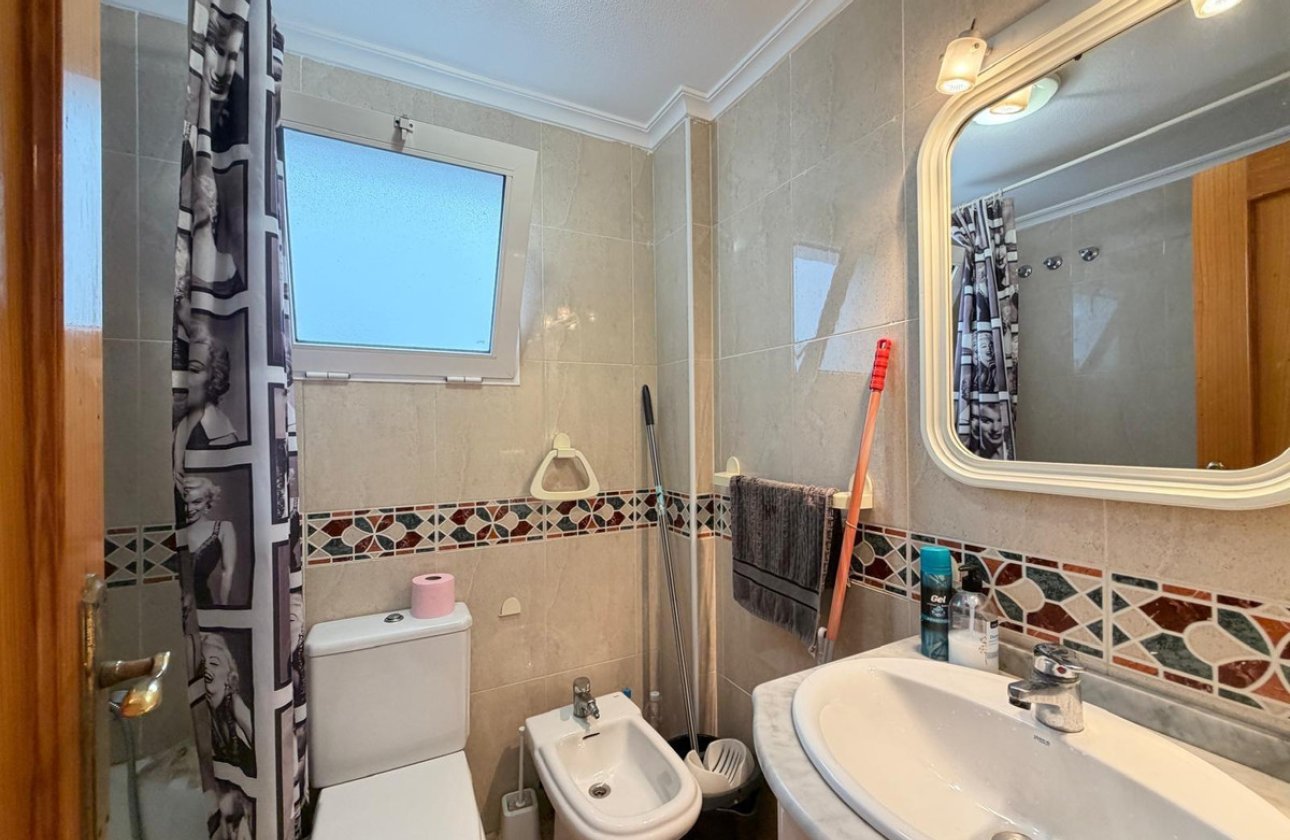 Resale - Apartment / flat -
Torrevieja - Torrevieja Centro