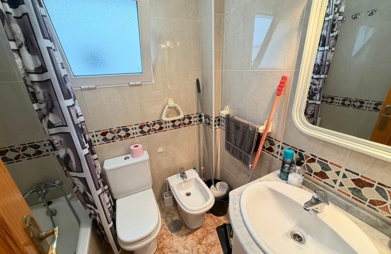 Resale - Apartment / flat -
Torrevieja - Torrevieja Centro