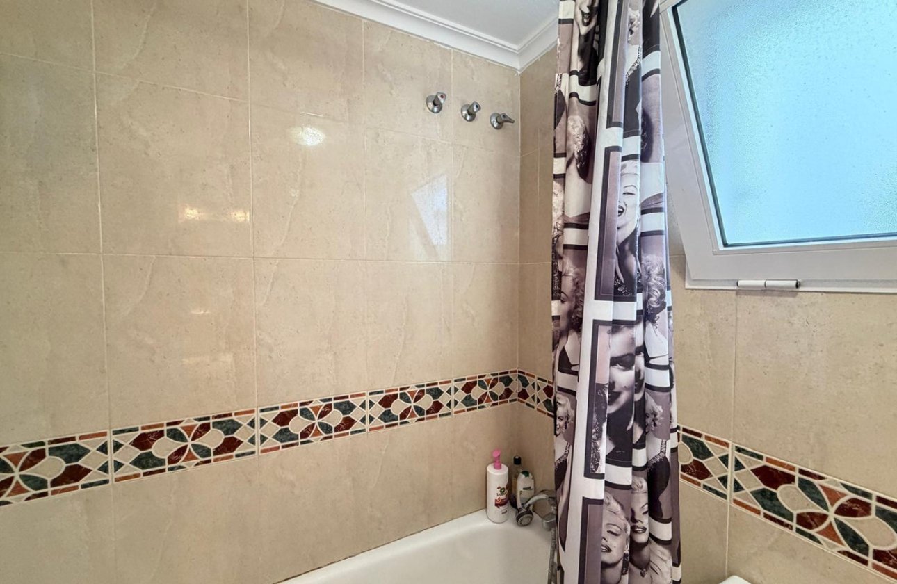 Resale - Apartment / flat -
Torrevieja - Torrevieja Centro