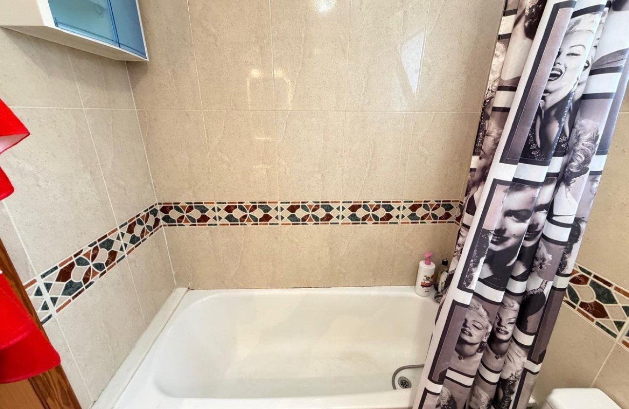 Resale - Apartment / flat -
Torrevieja - Torrevieja Centro