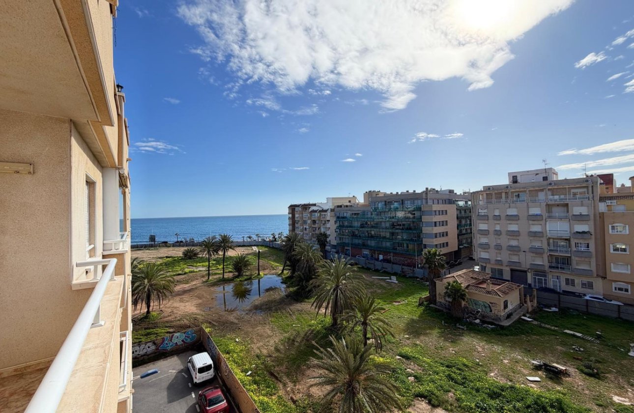 Resale - Apartment / flat -
Torrevieja - Torrevieja Centro