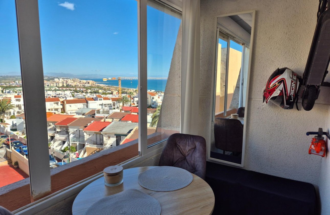 Resale - Apartment / flat -
Torrevieja - Torrevieja Centro