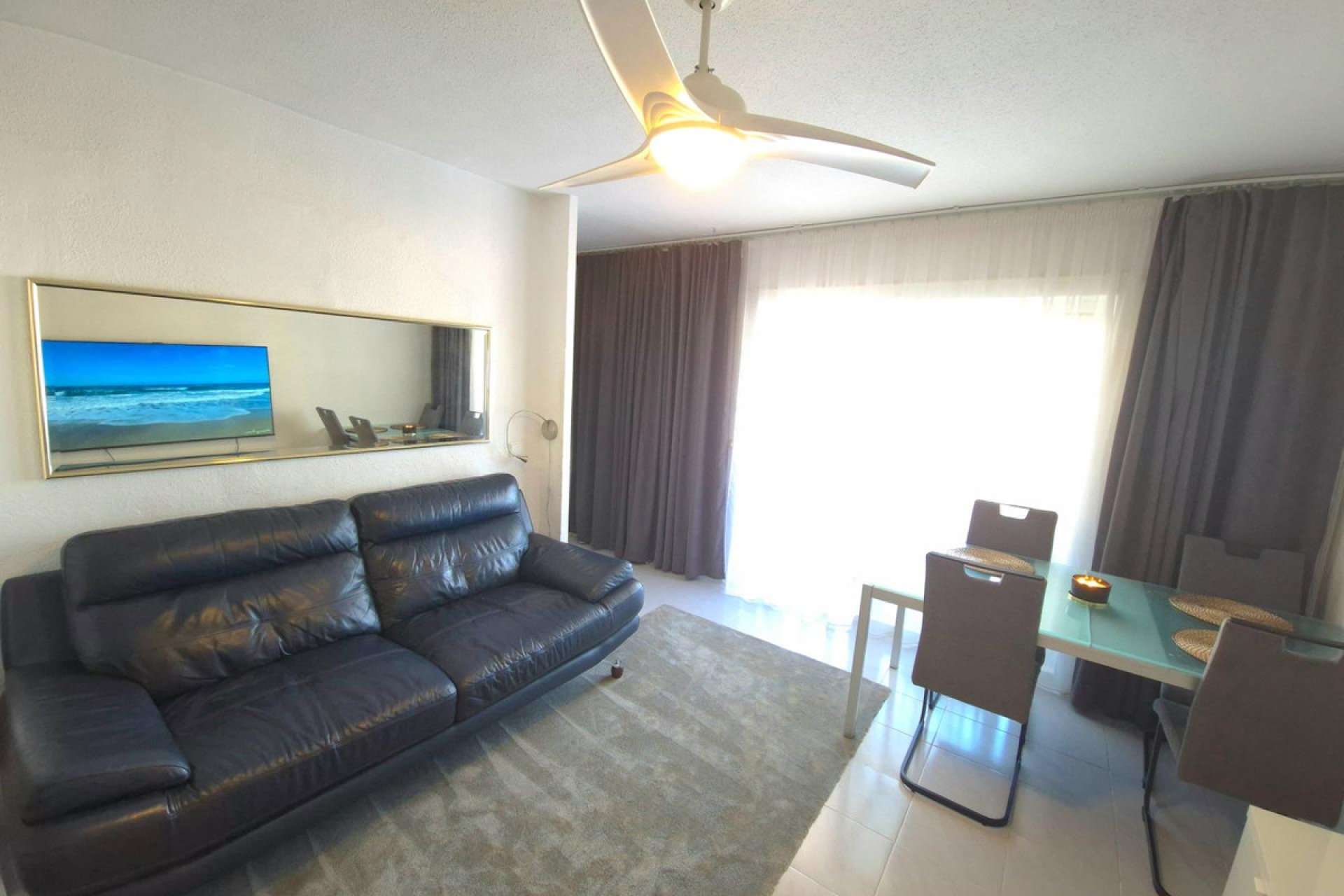 Resale - Apartment / flat -
Torrevieja - Torrevieja Centro