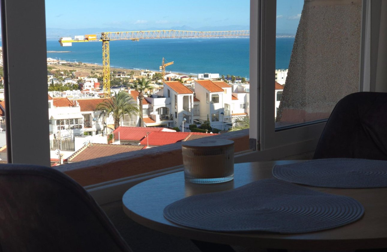 Resale - Apartment / flat -
Torrevieja - Torrevieja Centro