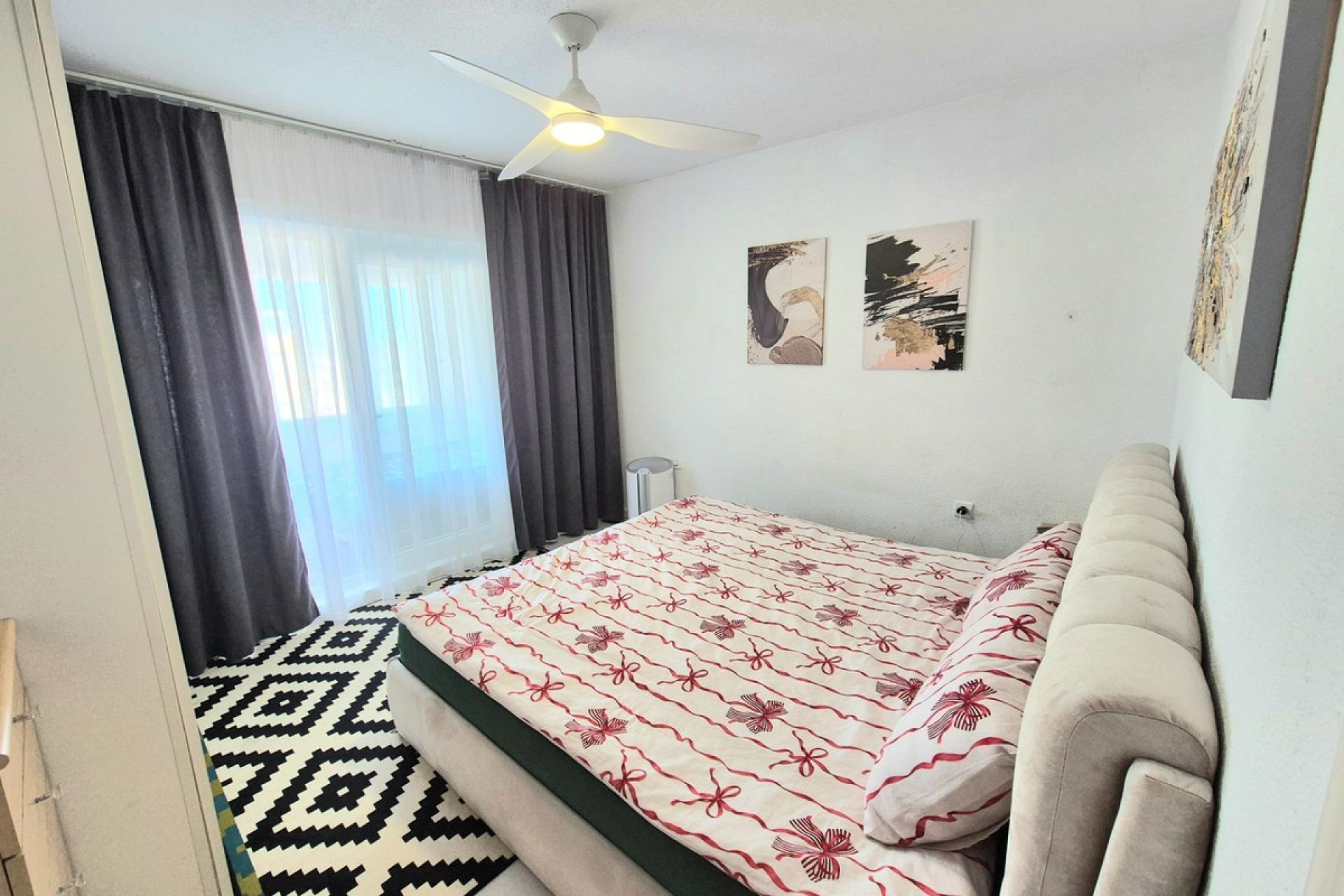 Resale - Apartment / flat -
Torrevieja - Torrevieja Centro