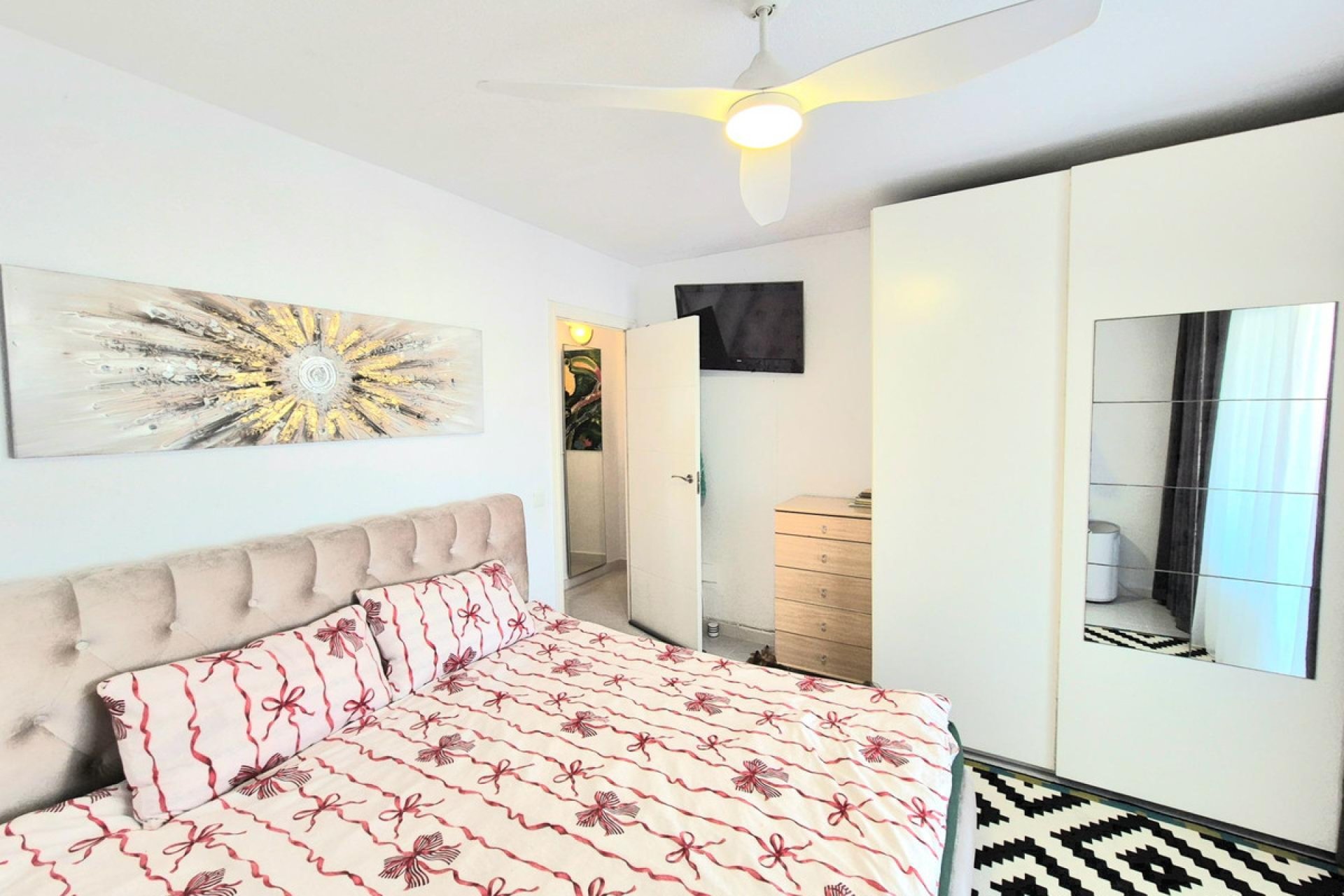 Resale - Apartment / flat -
Torrevieja - Torrevieja Centro