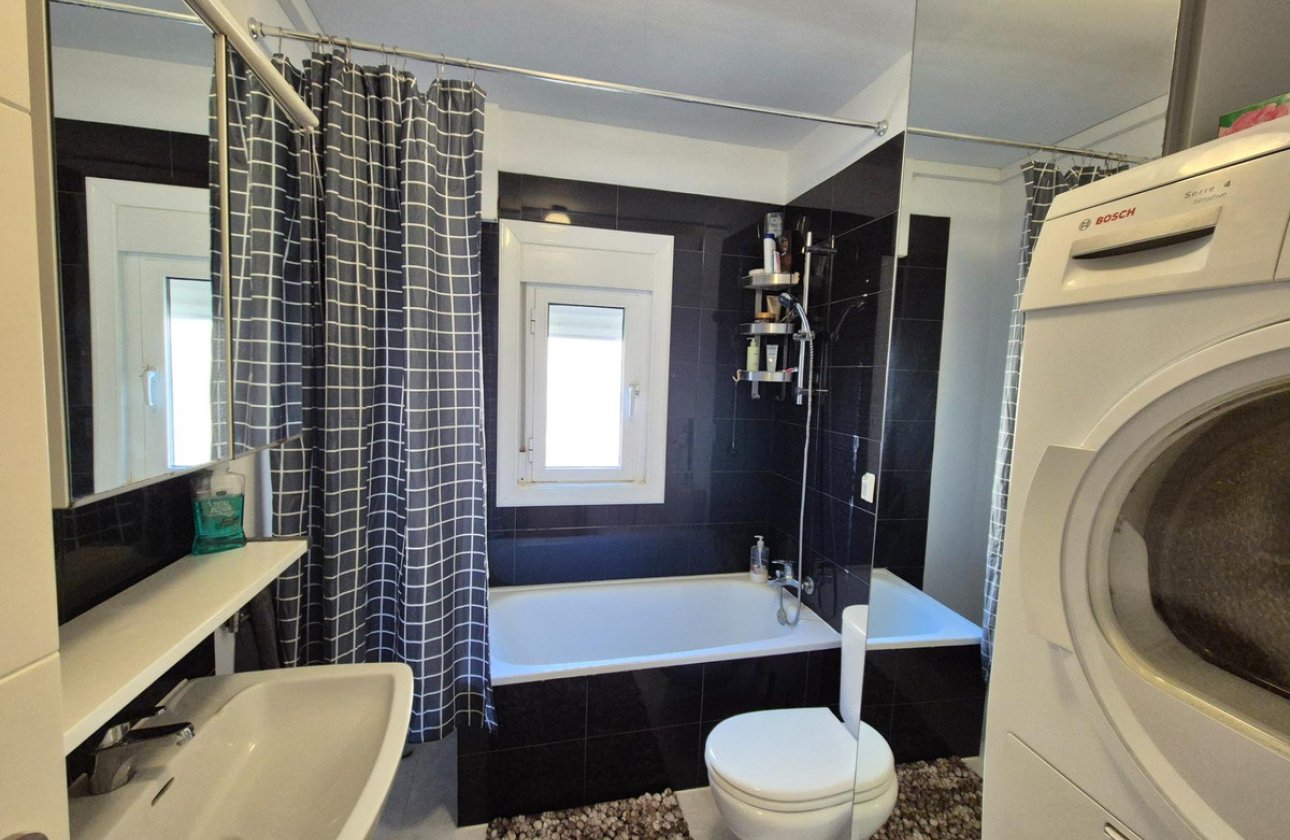 Resale - Apartment / flat -
Torrevieja - Torrevieja Centro