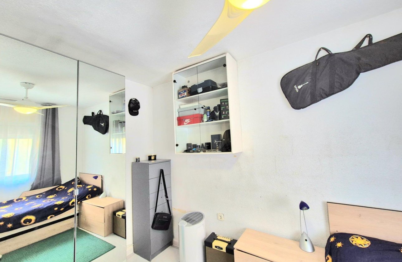 Resale - Apartment / flat -
Torrevieja - Torrevieja Centro