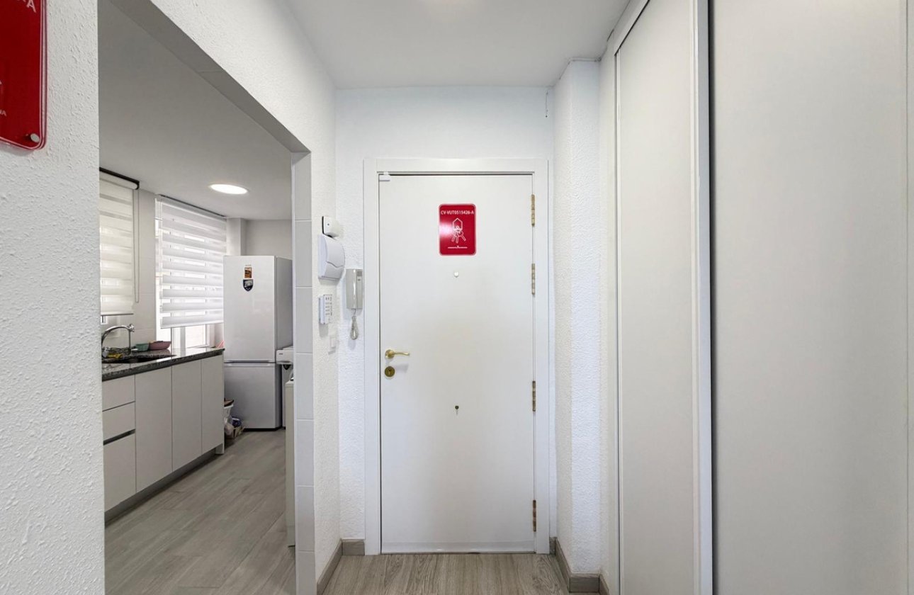 Resale - Apartment / flat -
Torrevieja - Torrevieja Centro