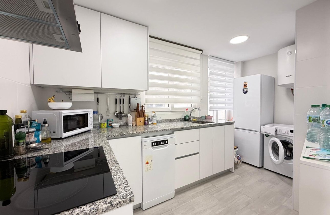 Resale - Apartment / flat -
Torrevieja - Torrevieja Centro