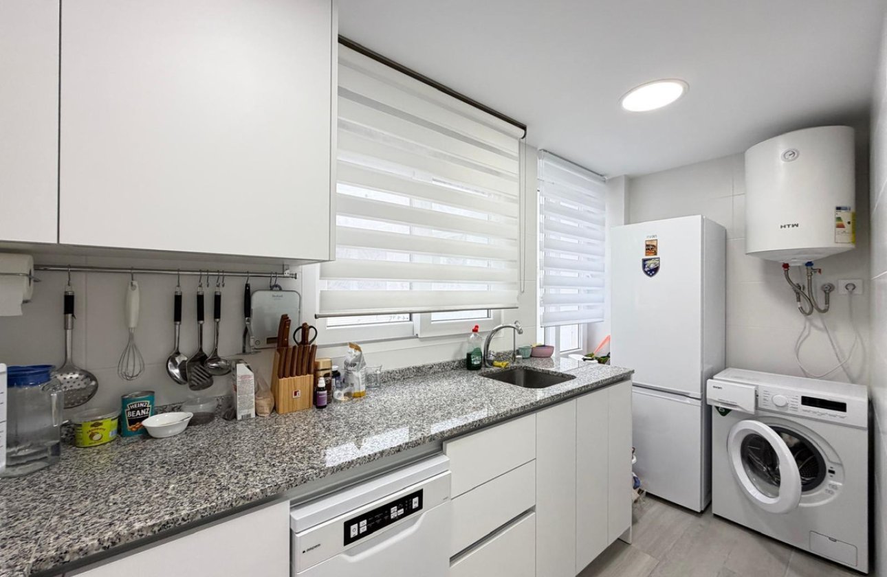 Resale - Apartment / flat -
Torrevieja - Torrevieja Centro