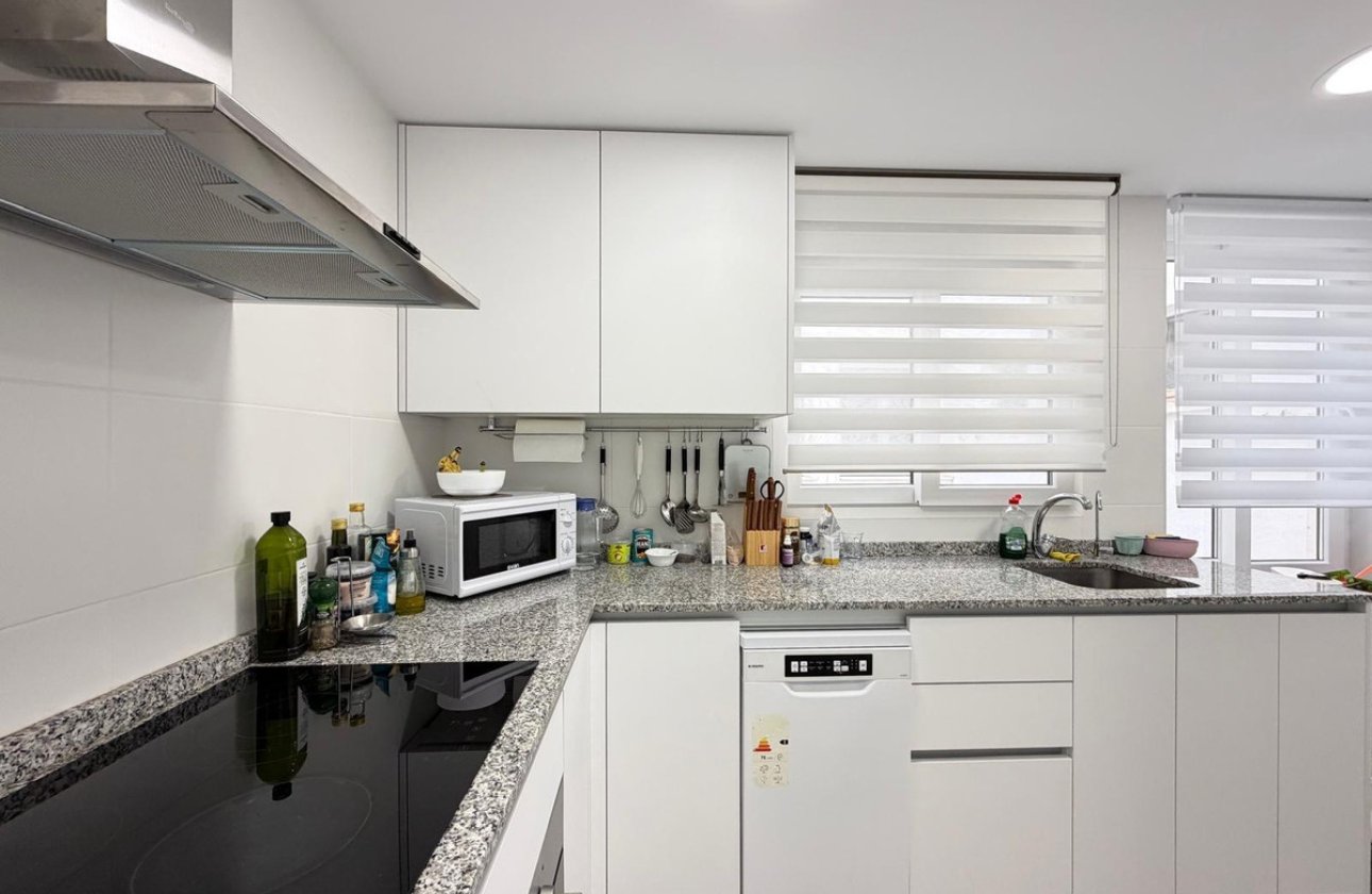 Resale - Apartment / flat -
Torrevieja - Torrevieja Centro