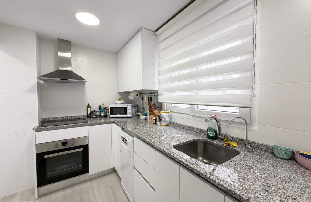 Resale - Apartment / flat -
Torrevieja - Torrevieja Centro