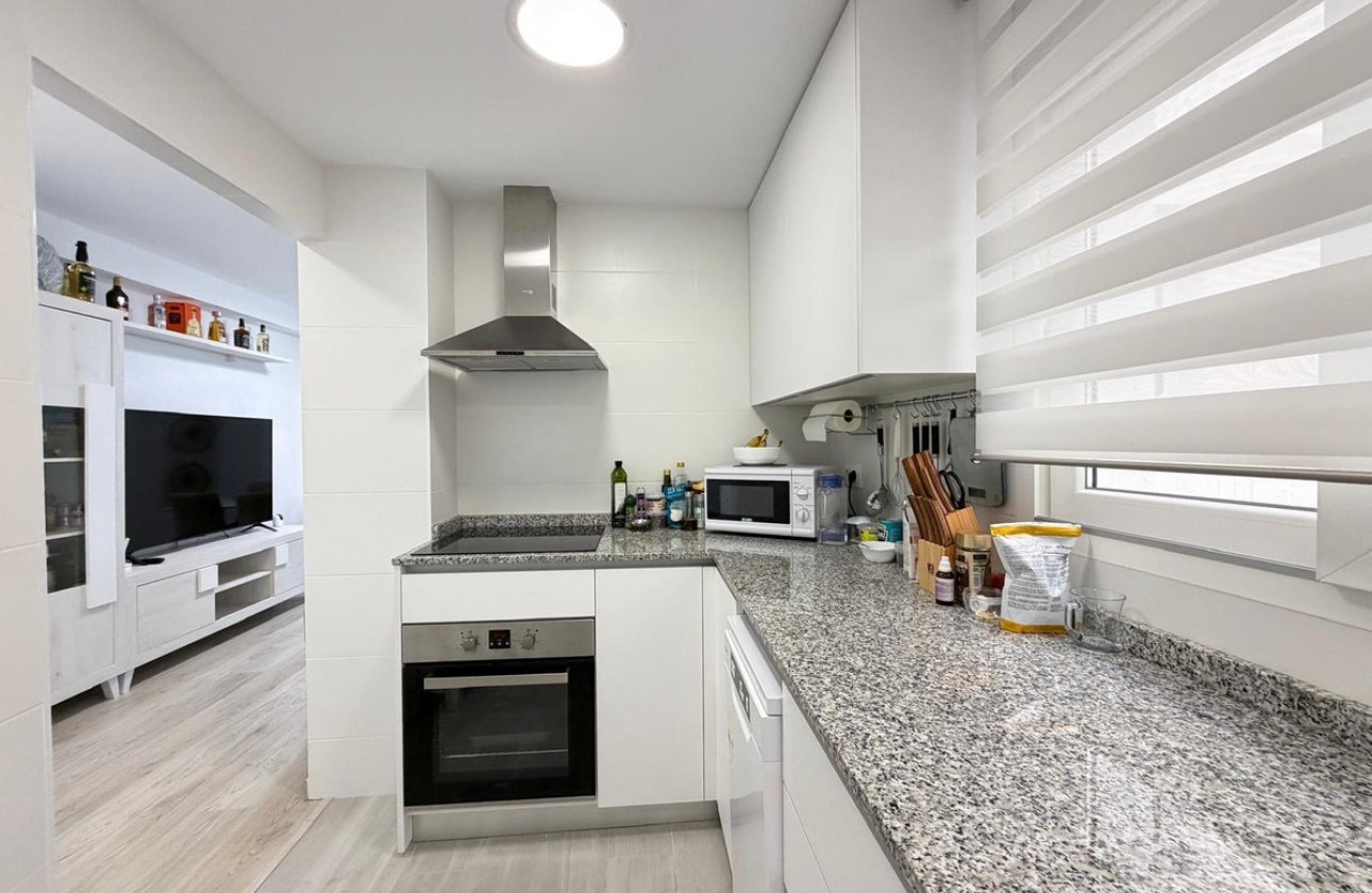 Resale - Apartment / flat -
Torrevieja - Torrevieja Centro