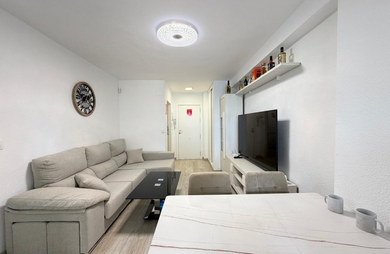 Resale - Apartment / flat -
Torrevieja - Torrevieja Centro
